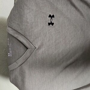 Men's Small Under Armour Shirt